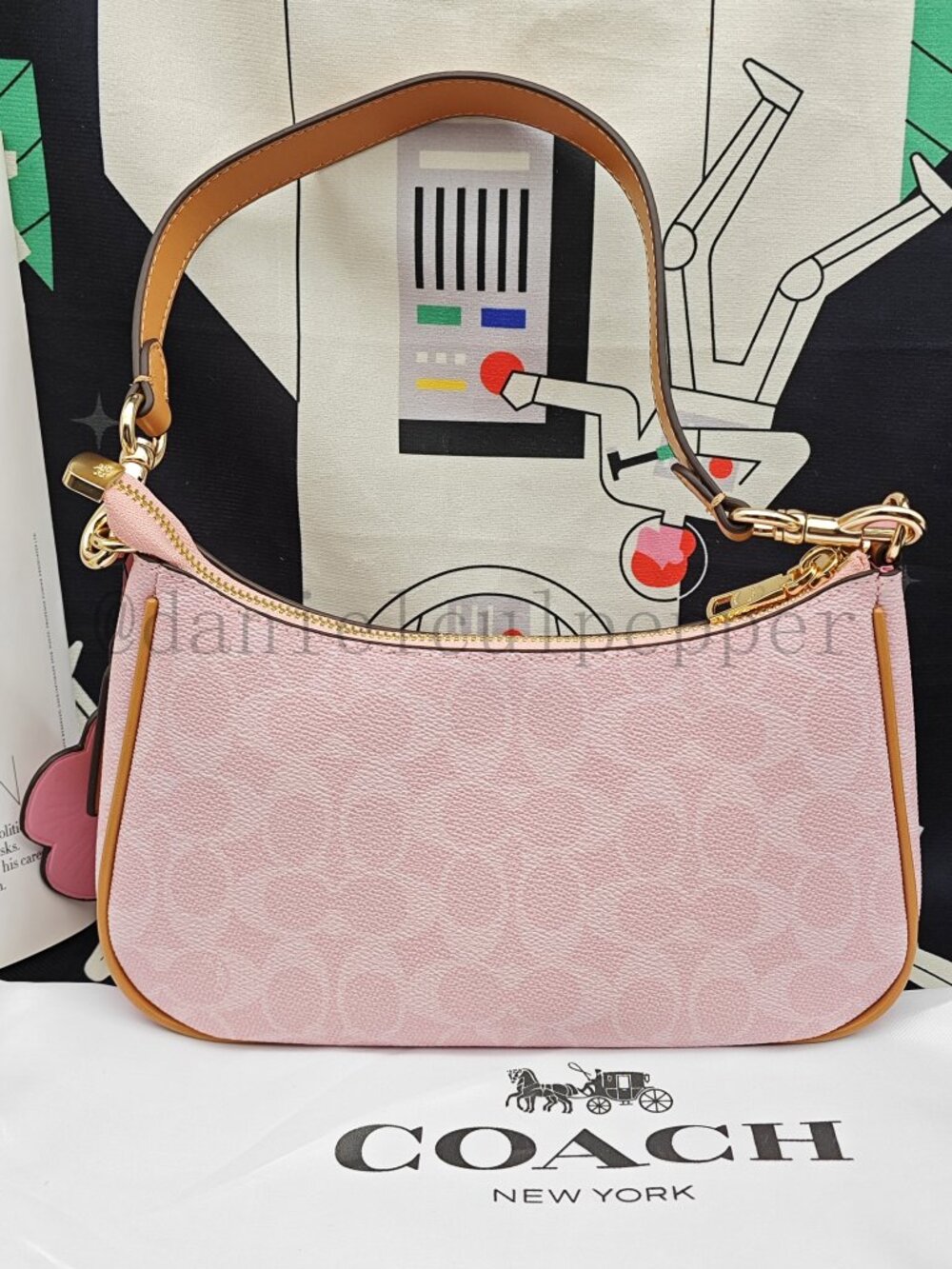 🍒🍒Coach Teri Shoulder Bag In Signature Canvas With Charms - Picture 3 of 12